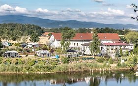 Forteca, Pokoje Goscinne Nad Stawem